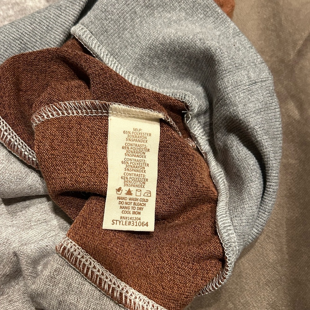 Hem & Thread Color Block Sweater - Picture 8 of 8